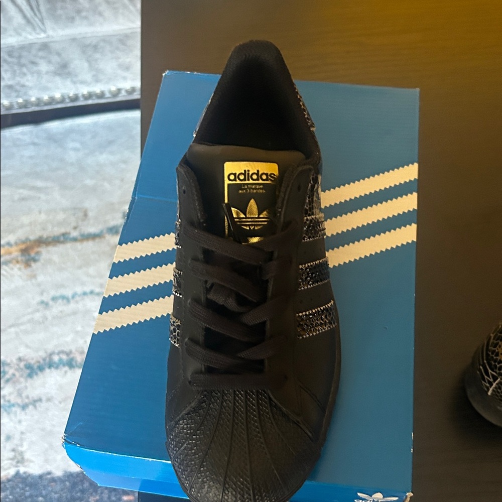 Adidas superstar W adidas size 7. Black and gold. Worn once. - Picture 6 of 9